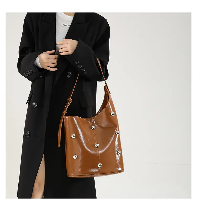 Elegant Rivet Shoulder Bag Women's Large Capacity — feature 15