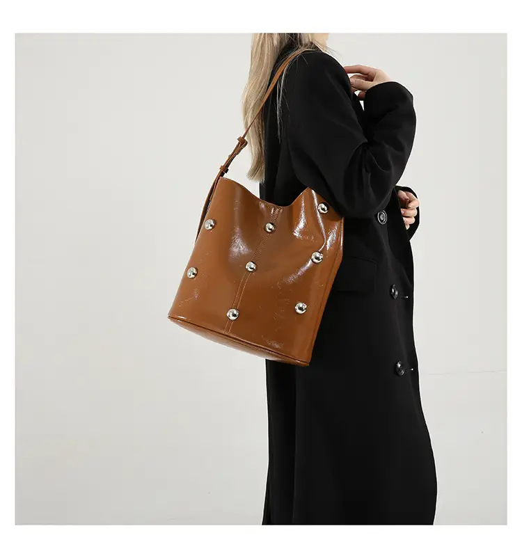 Elegant Rivet Shoulder Bag Women's Large Capacity — feature 16