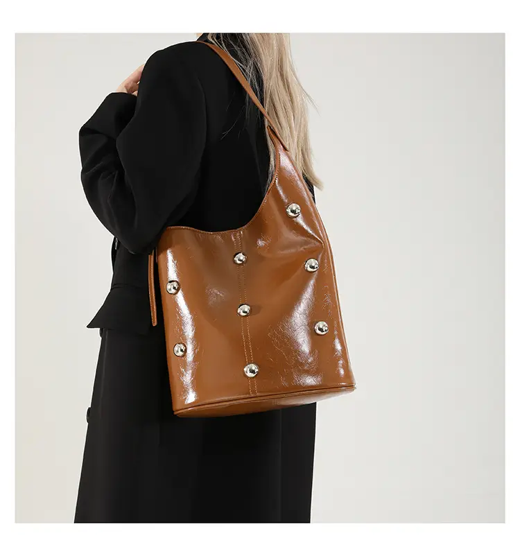 Elegant Rivet Shoulder Bag Women's Large Capacity — feature 17