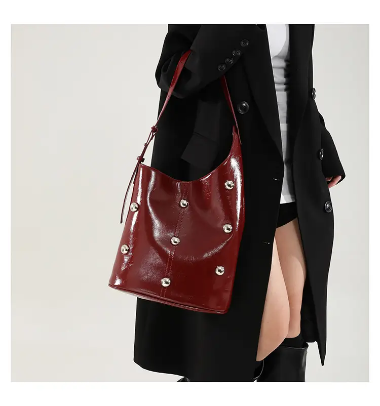Elegant Rivet Shoulder Bag Women's Large Capacity — feature 18
