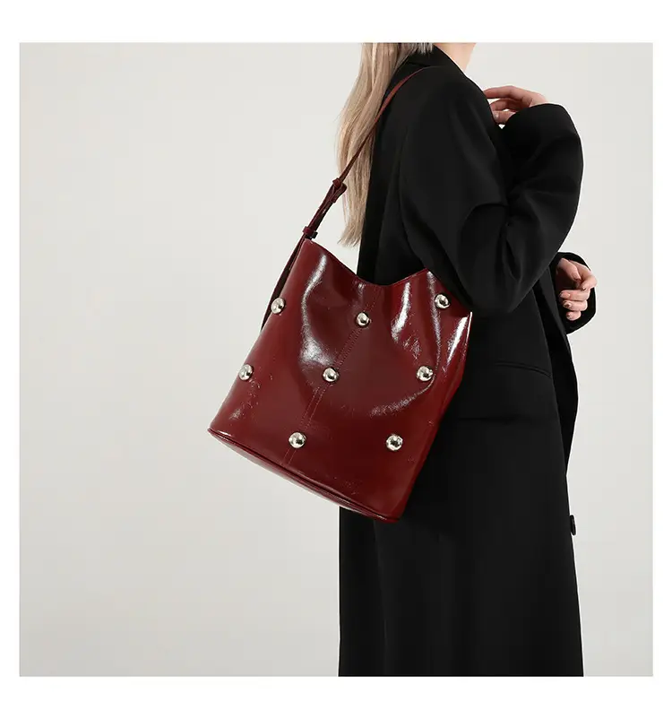 Elegant Rivet Shoulder Bag Women's Large Capacity — feature 19