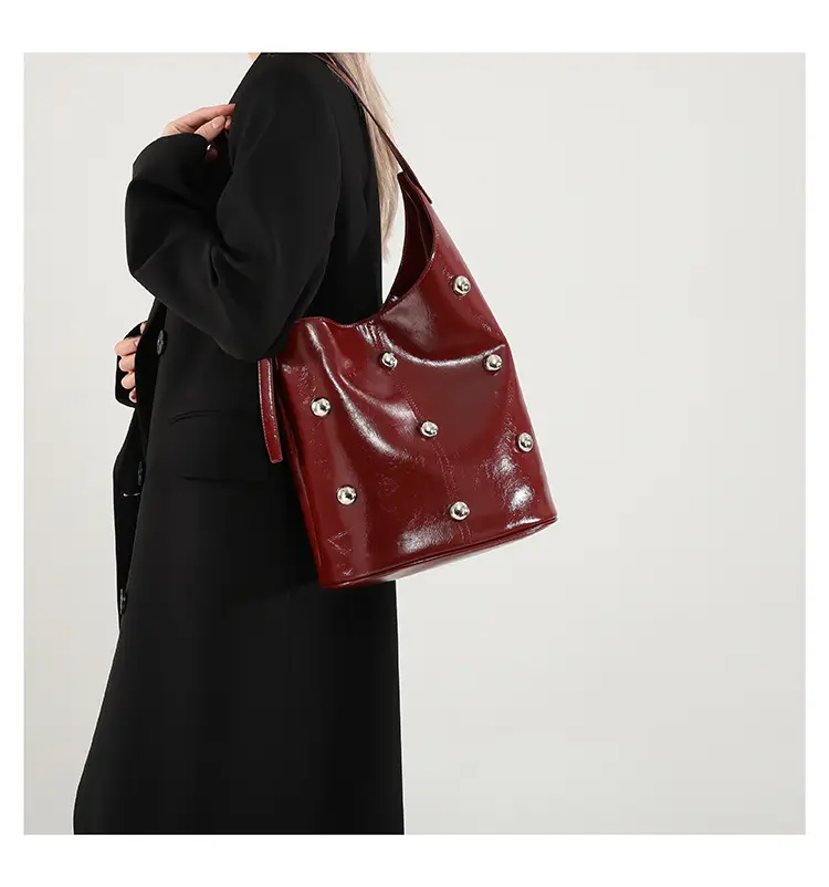 Elegant Rivet Shoulder Bag Women's Large Capacity — feature 20