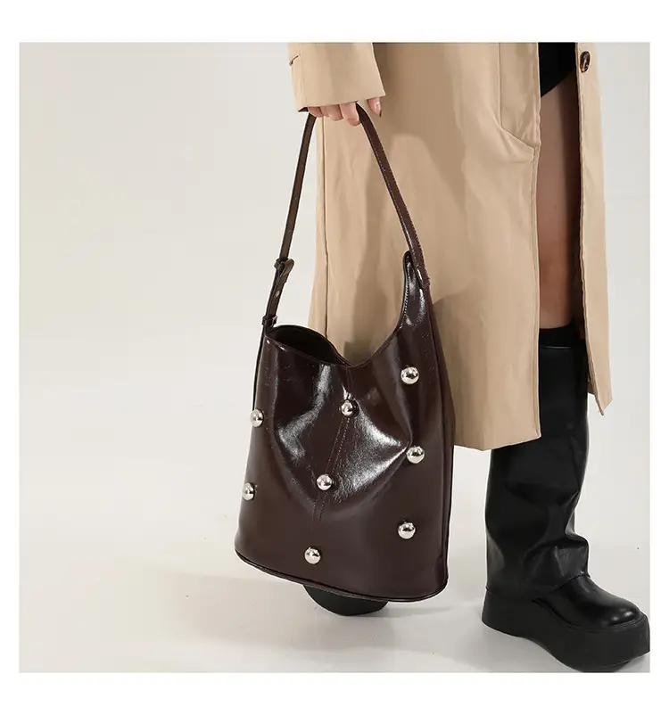 Elegant Rivet Shoulder Bag Women's Large Capacity — feature 21