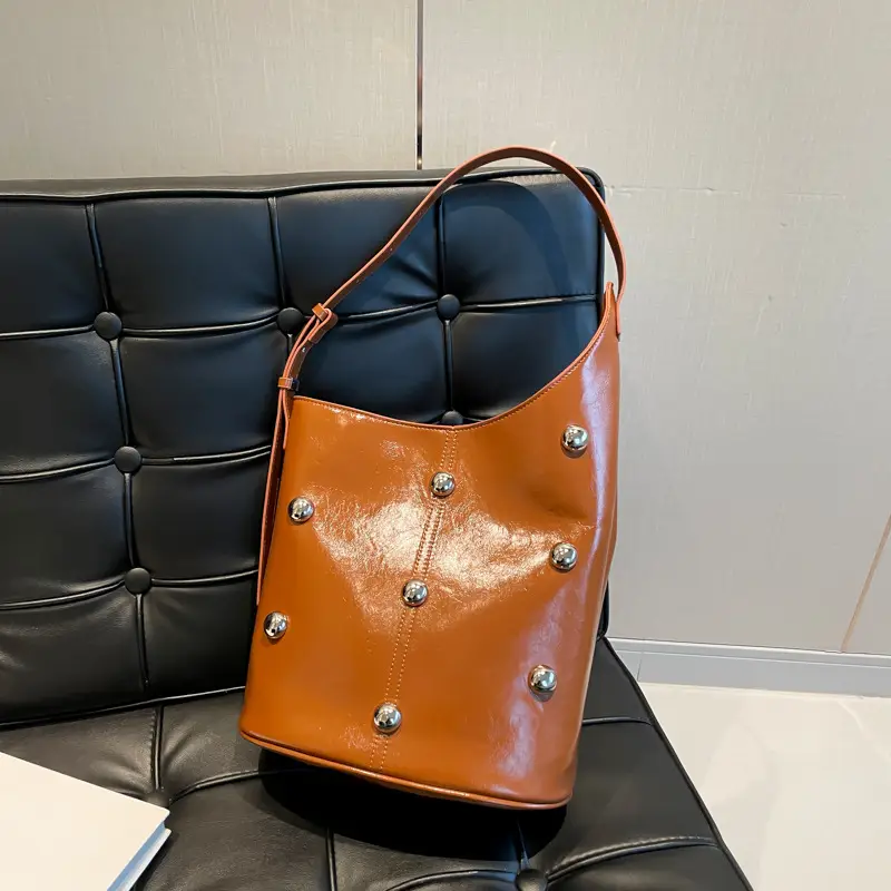 Elegant Rivet Shoulder Bag Women's Large Capacity