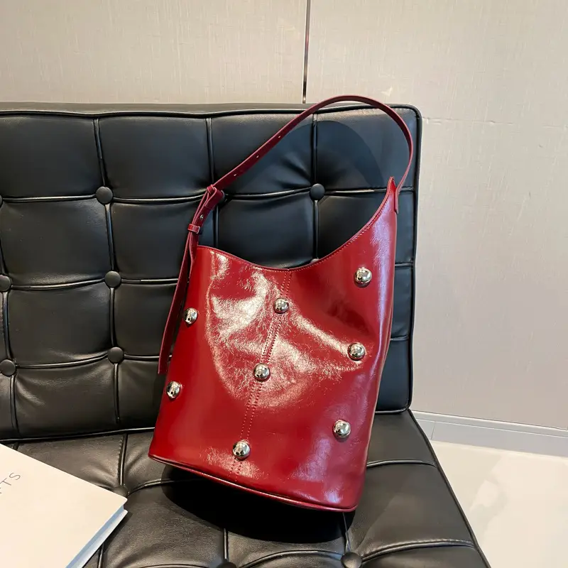 Elegant Rivet Shoulder Bag Women's Large Capacity
