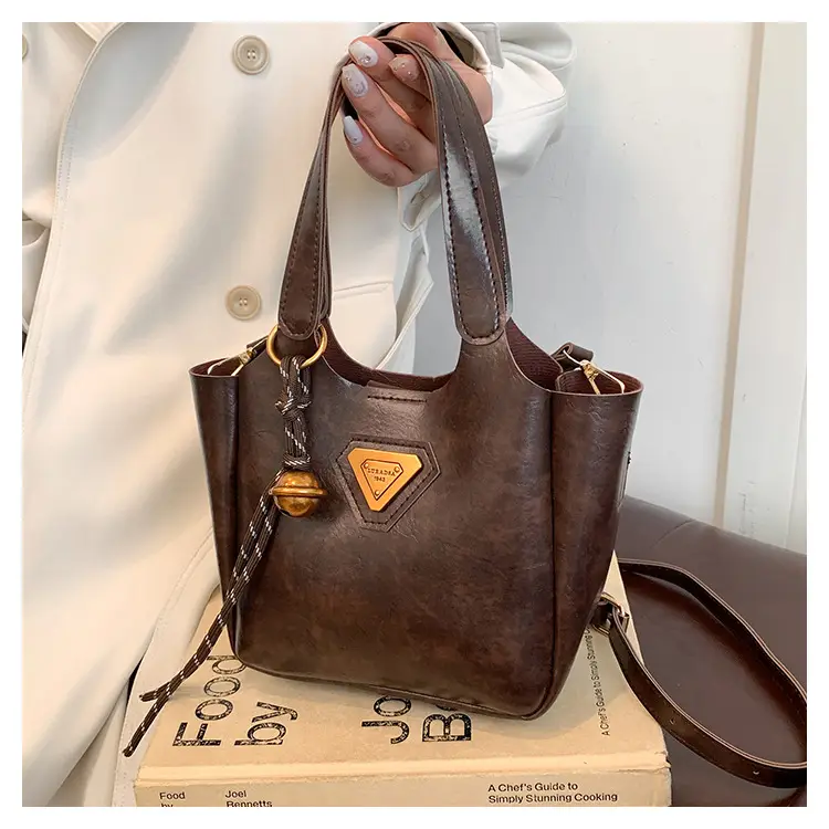 Black Retro Crossbody Bag for Women 2024 — feature 10