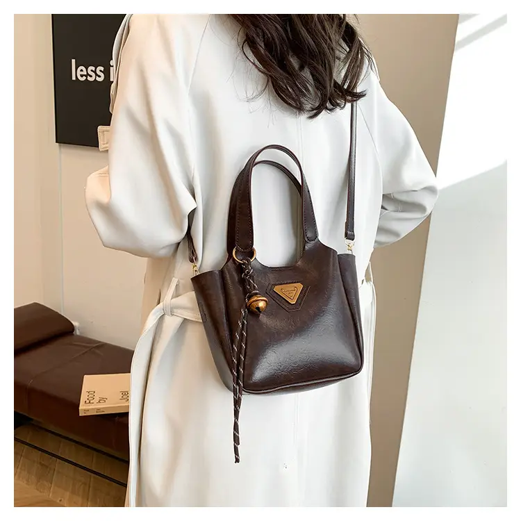 Black Retro Crossbody Bag for Women 2024 — feature 9