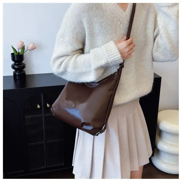 Women's Korean Style Chain Underarm Tote Bag 2024 — feature 13