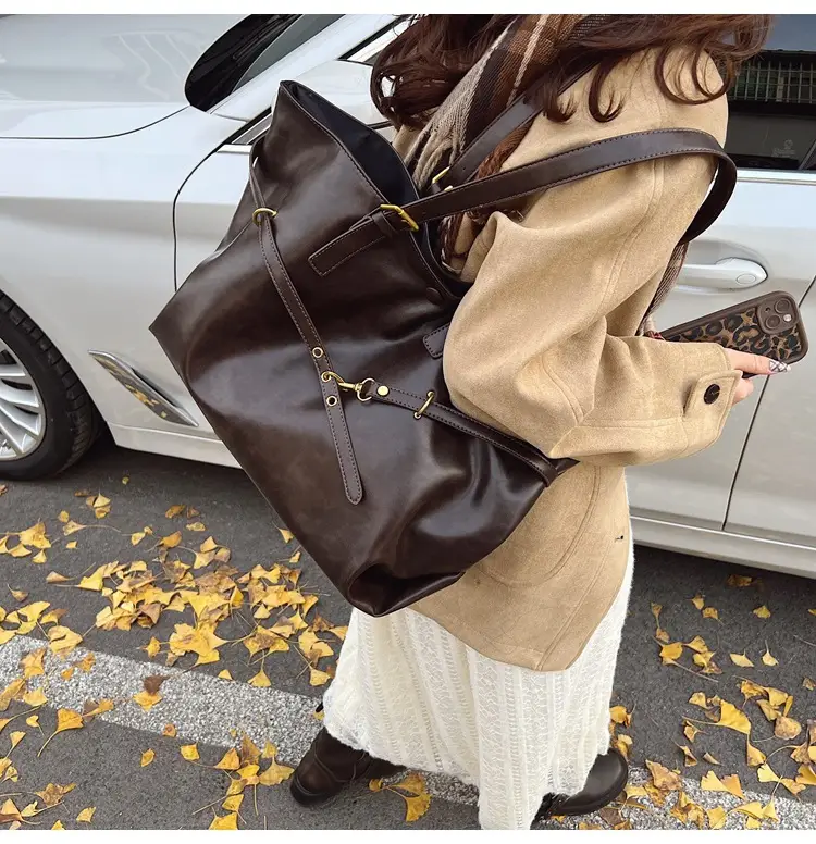 Black Leather Tote Bag for Women Autumn Winter 2025 — feature 18