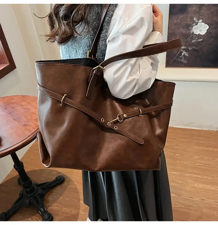 Black Leather Tote Bag for Women Autumn Winter 2025 — feature 26