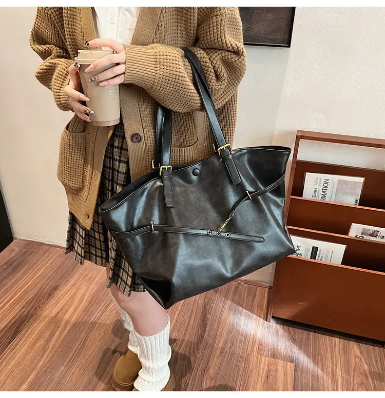 Black Leather Tote Bag for Women Autumn Winter 2025 — feature 28