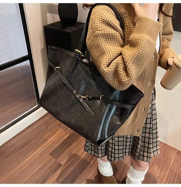 Black Leather Tote Bag for Women Autumn Winter 2025 — feature 30