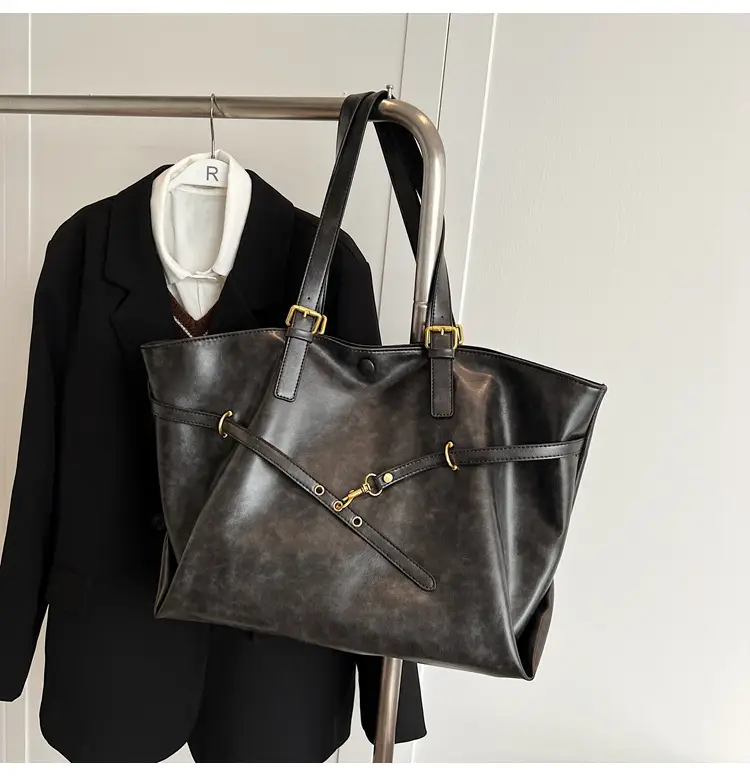 Black Leather Tote Bag for Women Autumn Winter 2025 — feature 31