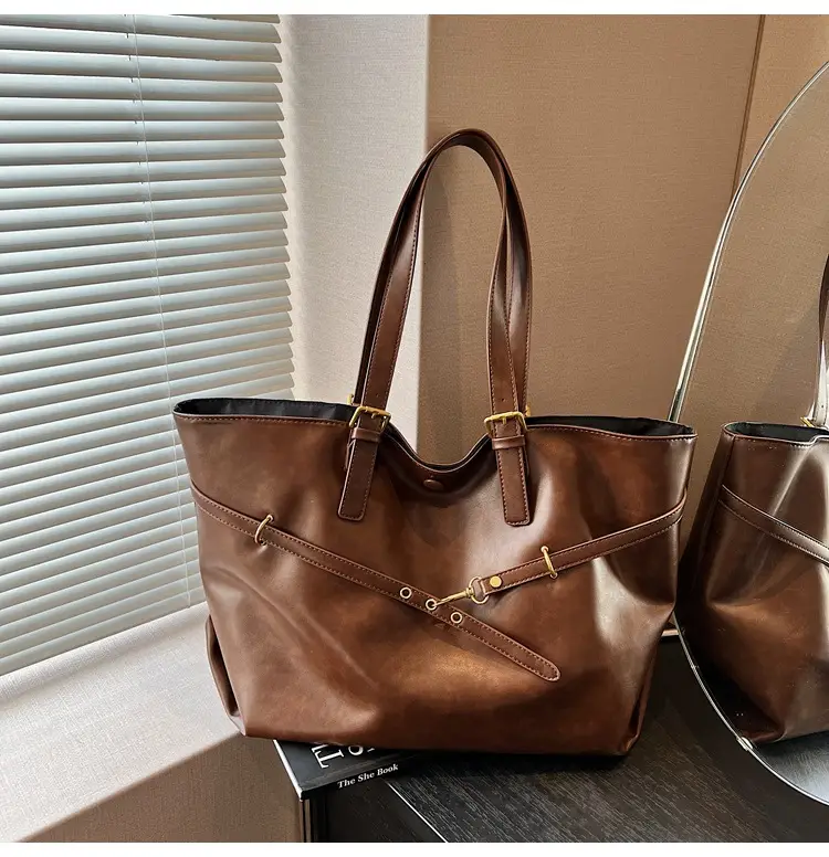 Black Leather Tote Bag for Women Autumn Winter 2025 — feature 32