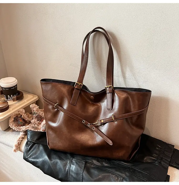 Black Leather Tote Bag for Women Autumn Winter 2025 — feature 33