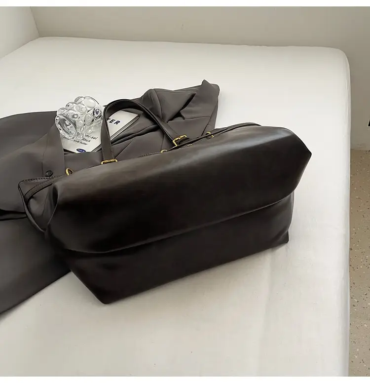 Black Leather Tote Bag for Women Autumn Winter 2025 — feature 36