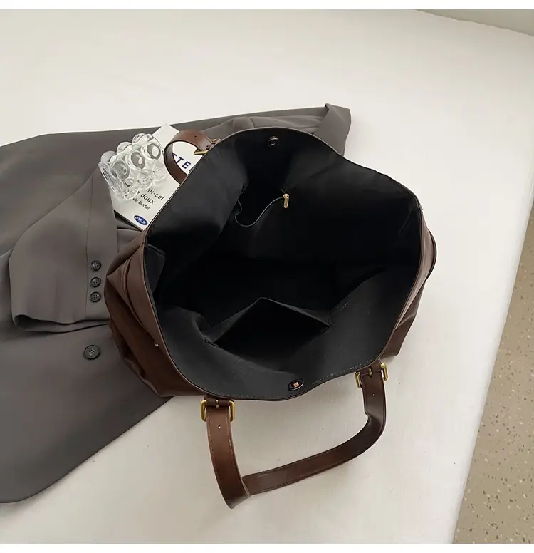 Black Leather Tote Bag for Women Autumn Winter 2025 — feature 41