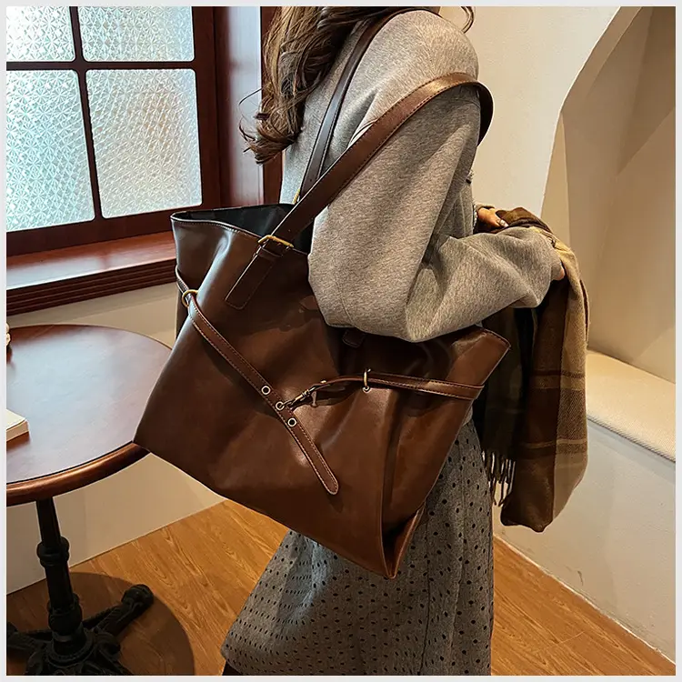 Black Leather Tote Bag for Women Autumn Winter 2025 — feature 43