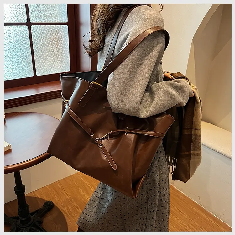 Black Leather Tote Bag for Women Autumn Winter 2025 — feature 45