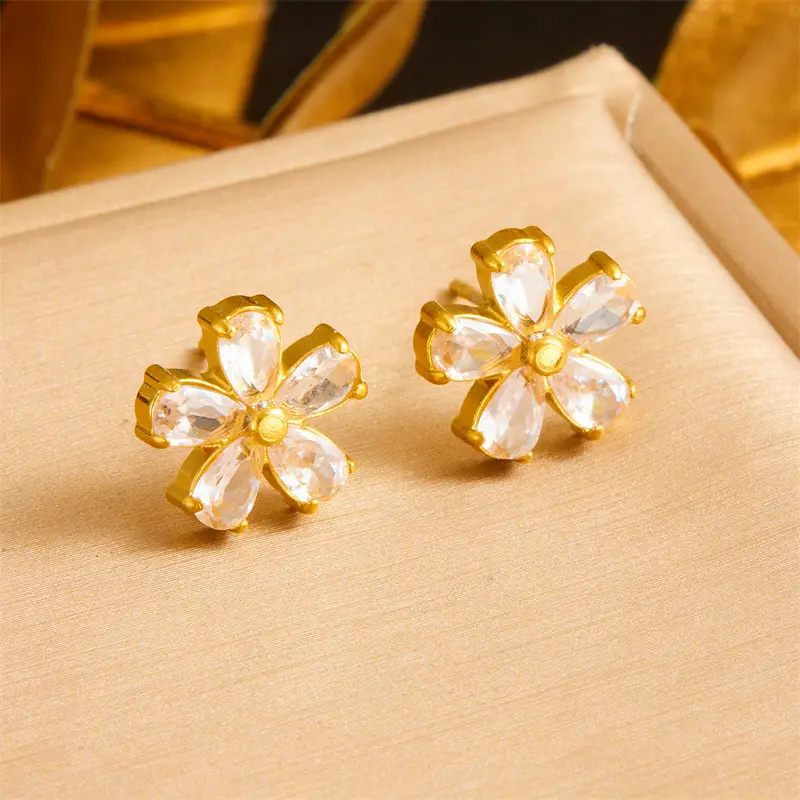 Gold Zircon Plum Blossom Chain Pendant Set — feature 3