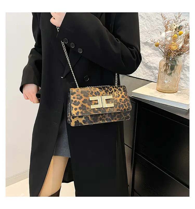 White Leather Chain Shoulder Bag for Women 2024 — feature 14
