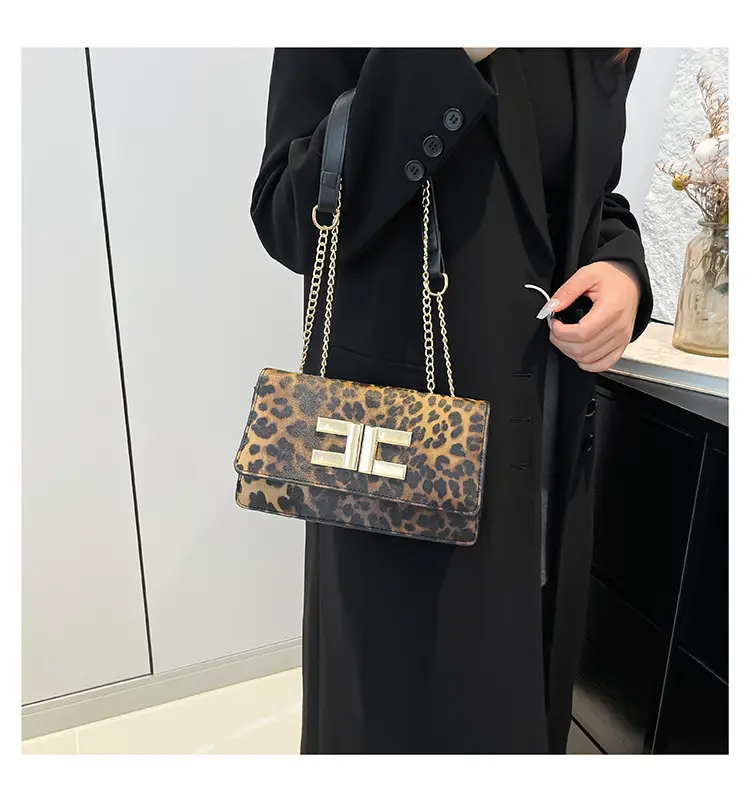 White Leather Chain Shoulder Bag for Women 2024 — feature 16