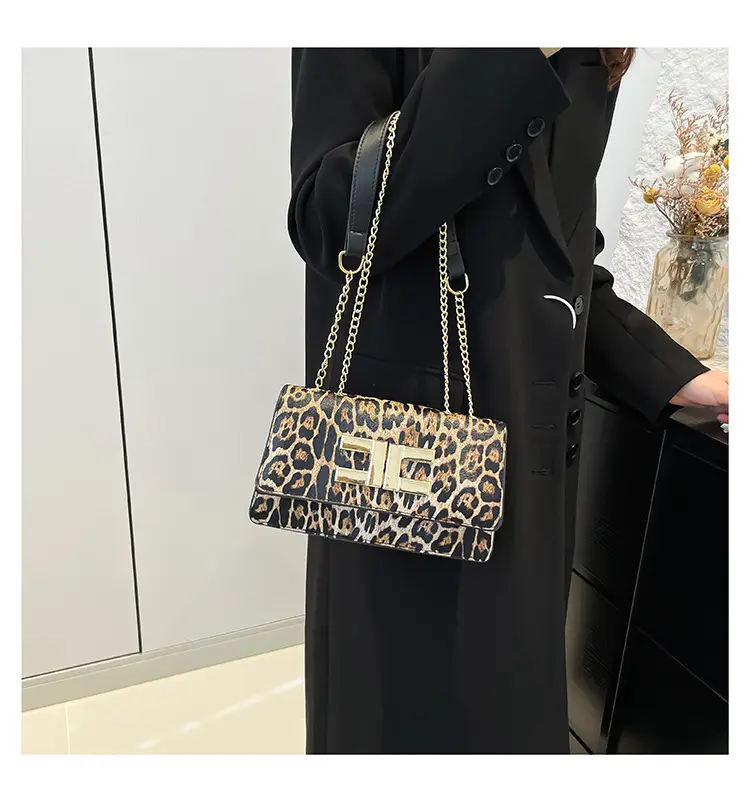 White Leather Chain Shoulder Bag for Women 2024 — feature 17