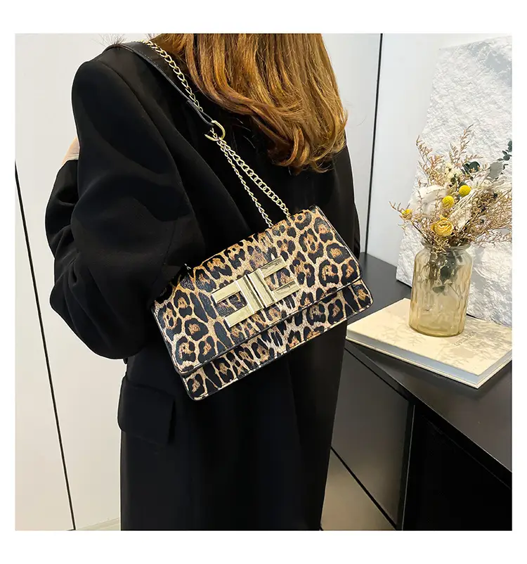 White Leather Chain Shoulder Bag for Women 2024 — feature 19