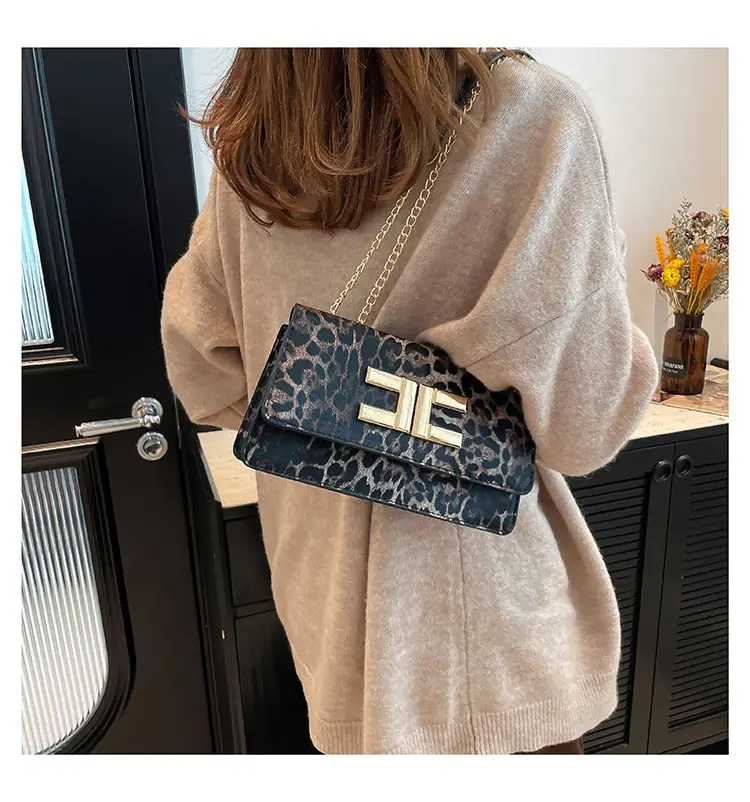 White Leather Chain Shoulder Bag for Women 2024 — feature 27
