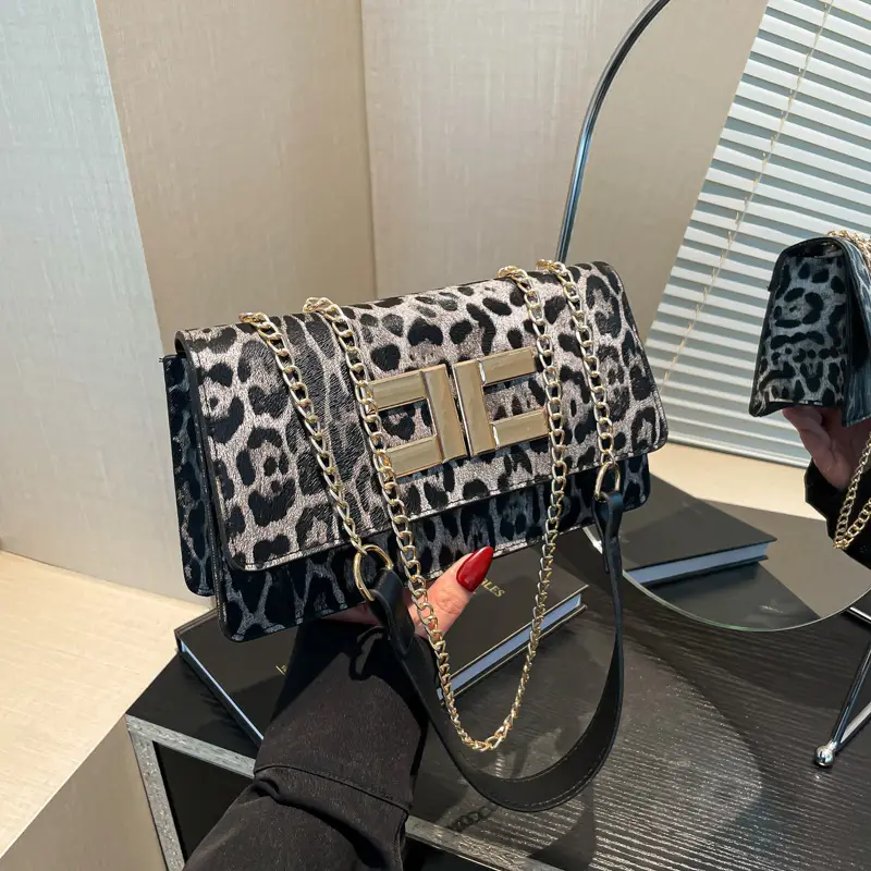 White Leather Chain Shoulder Bag for Women 2024 - Image 3