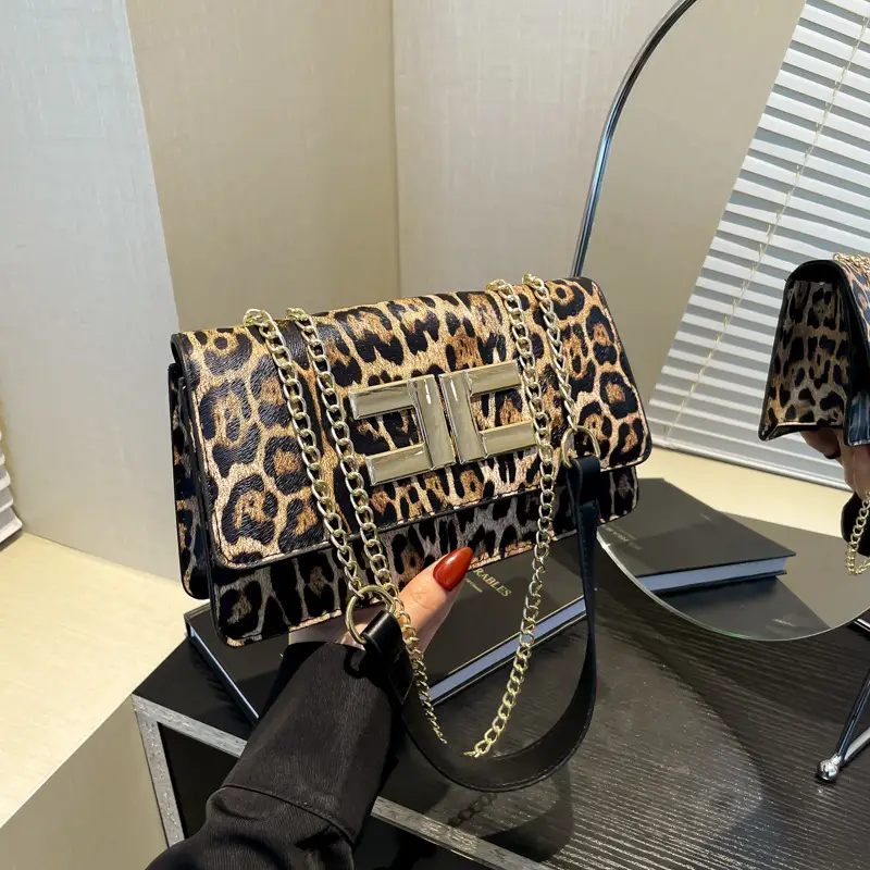 White Leather Chain Shoulder Bag for Women 2024 - Image 4