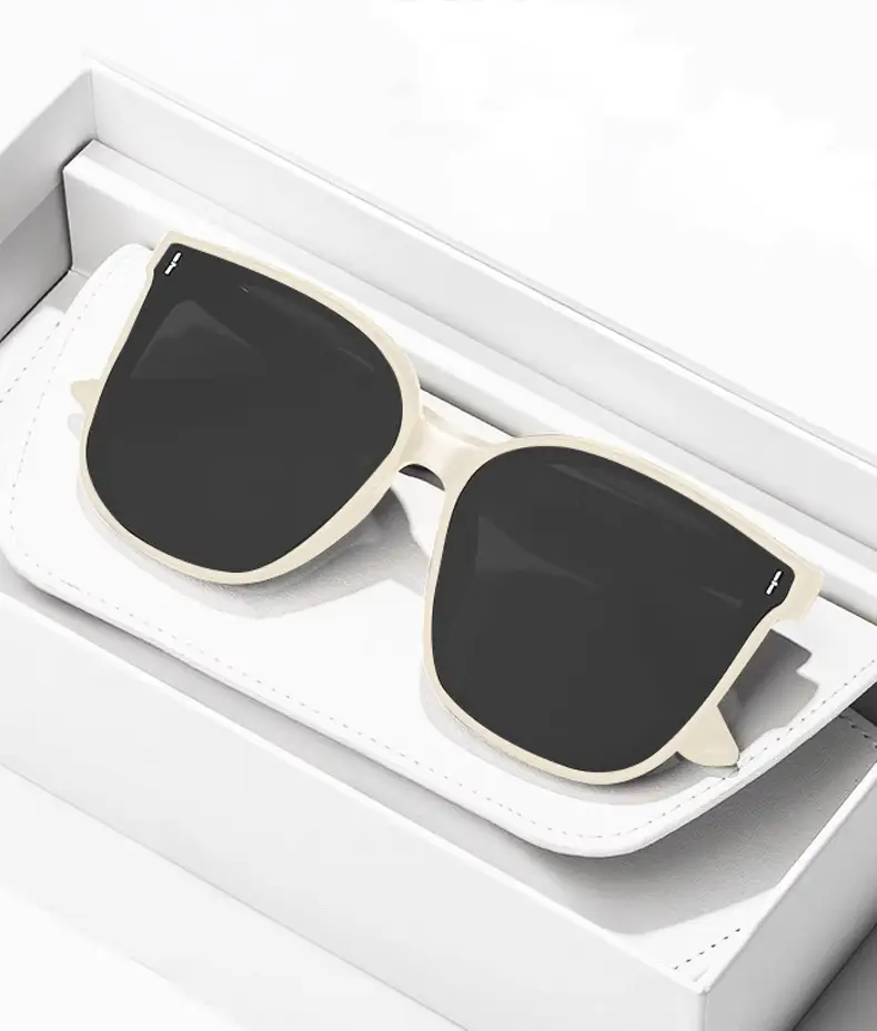 2025 Anti-UV Polarized Sunglasses Black Frame Women — feature 5