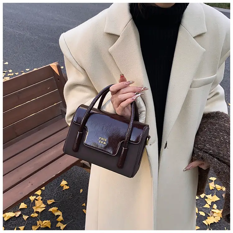 Women's Black Square Shoulder Messenger Bag 2024 — feature 11