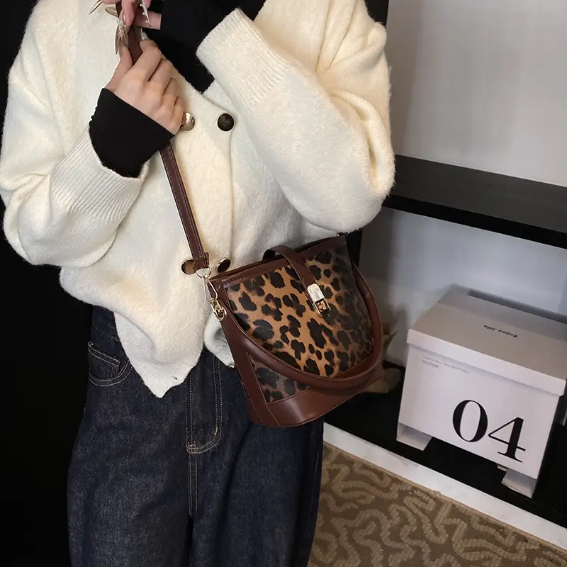 Vintage Leopard Print Crossbody Bag 2024 Winter - Image 8