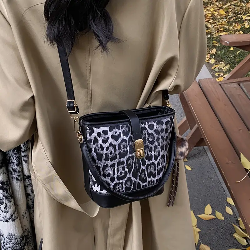 Vintage Leopard Print Crossbody Bag 2024 Winter - Image 9