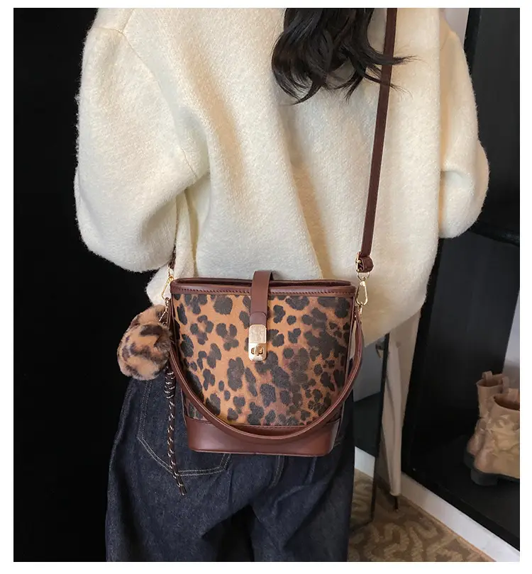 Vintage Leopard Print Crossbody Bag 2024 Winter — feature 2
