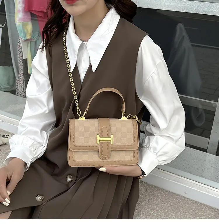 2023 Women's Crossbody Shoulder Bag Beige White Gold Clasp — feature 11