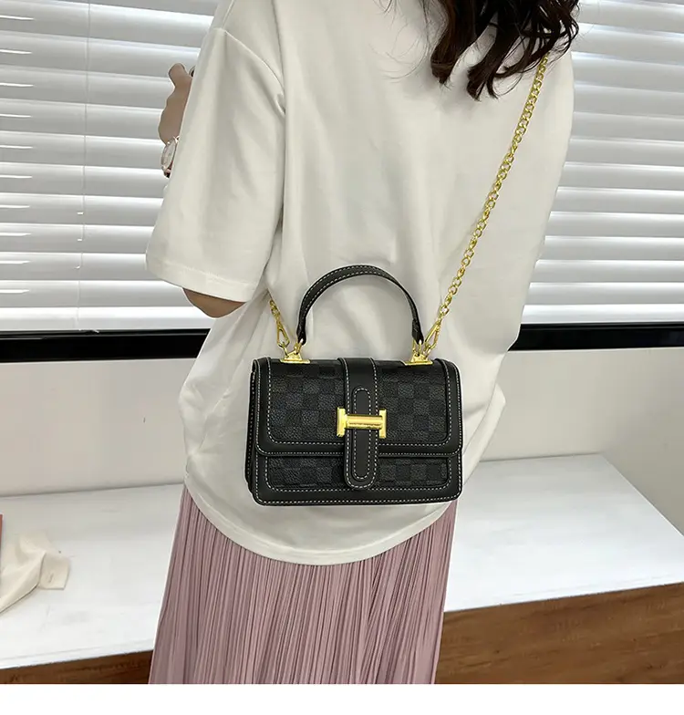 2023 Women's Crossbody Shoulder Bag Beige White Gold Clasp — feature 8