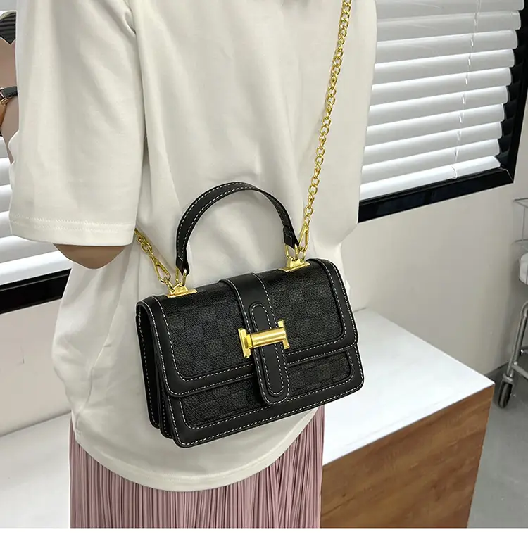 2023 Women's Crossbody Shoulder Bag Beige White Gold Clasp — feature 9