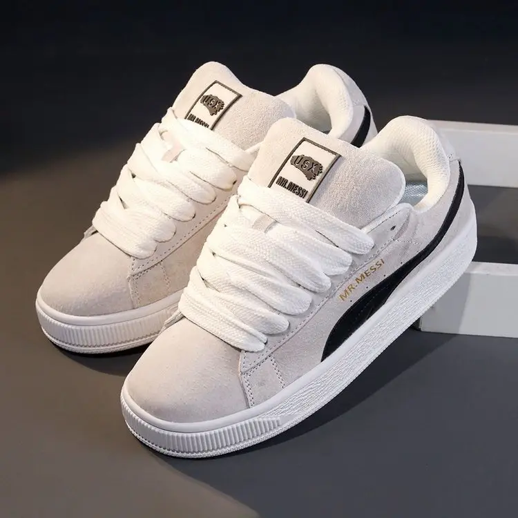 Men Women Retro Low Top Sneakers White Black