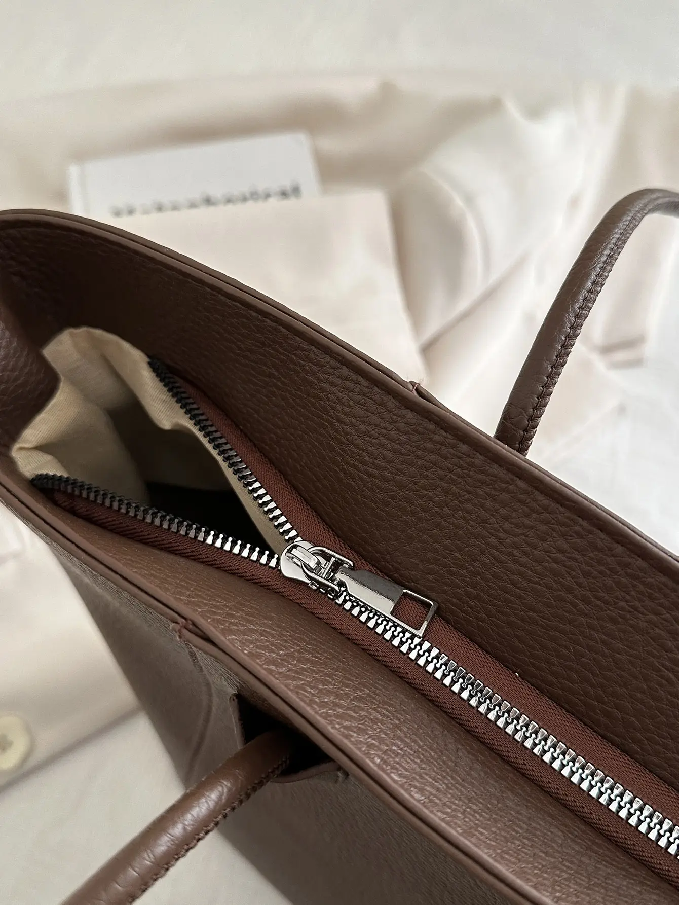 Women's Large Capacity Shoulder Bag Brown Leather β feature 12