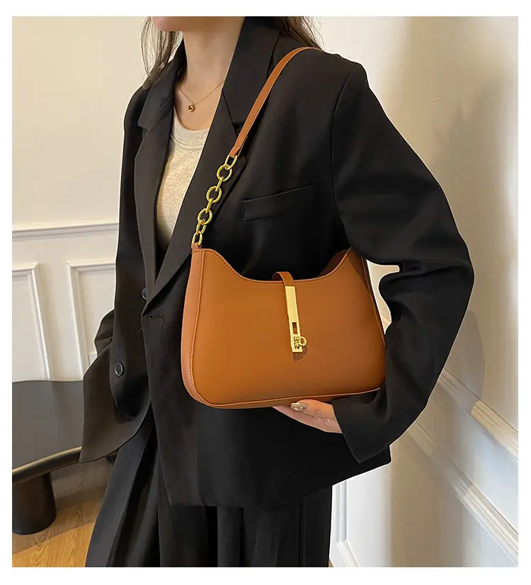 Black Korean Style Shoulder Bag with Gold Chain — feature 1