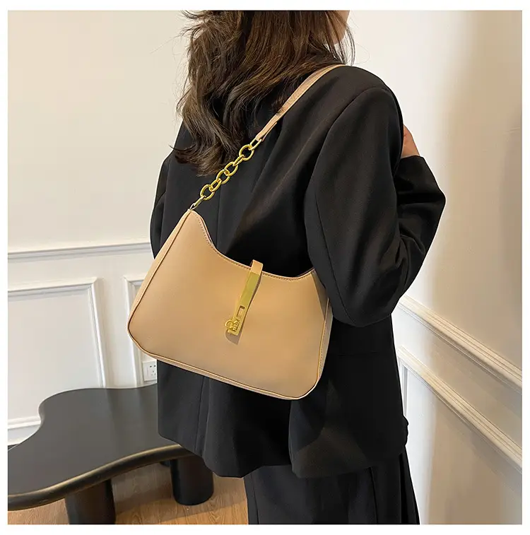 Black Korean Style Shoulder Bag with Gold Chain — feature 15