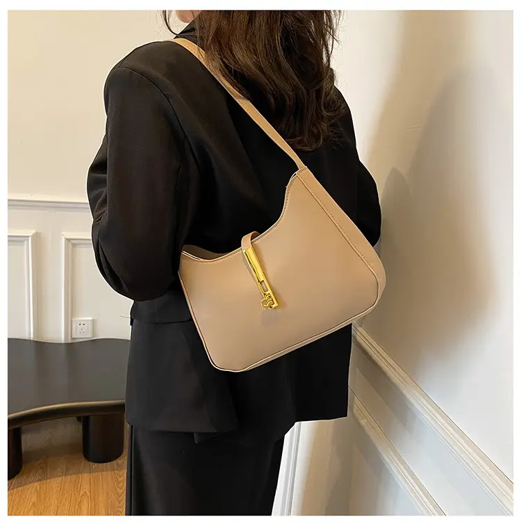 Black Korean Style Shoulder Bag with Gold Chain — feature 16