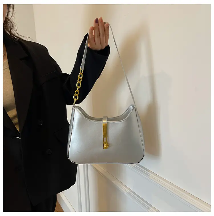 Black Korean Style Shoulder Bag with Gold Chain — feature 17
