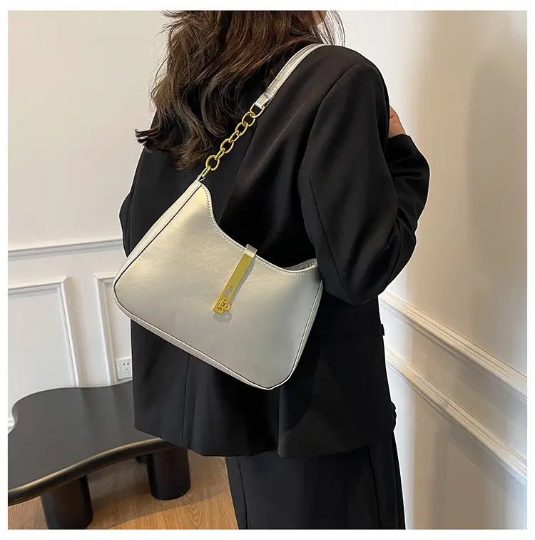 Black Korean Style Shoulder Bag with Gold Chain — feature 18
