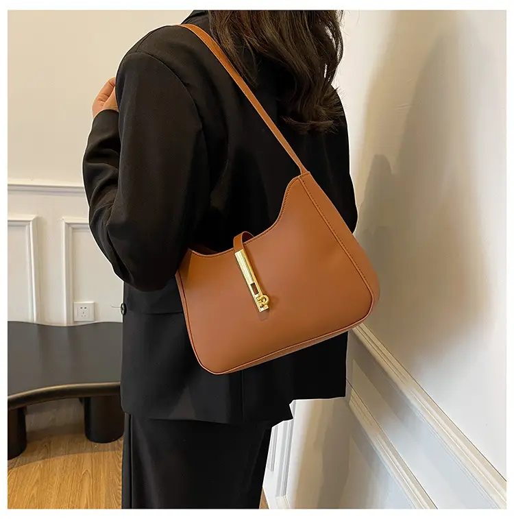 Black Korean Style Shoulder Bag with Gold Chain — feature 20