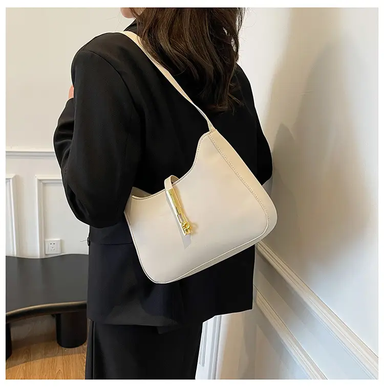 Black Korean Style Shoulder Bag with Gold Chain — feature 22
