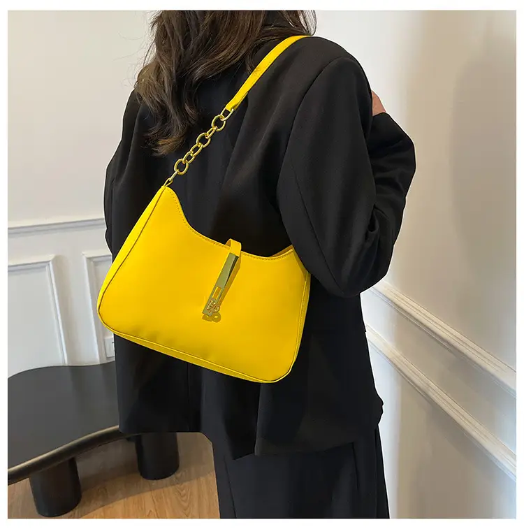 Black Korean Style Shoulder Bag with Gold Chain — feature 23