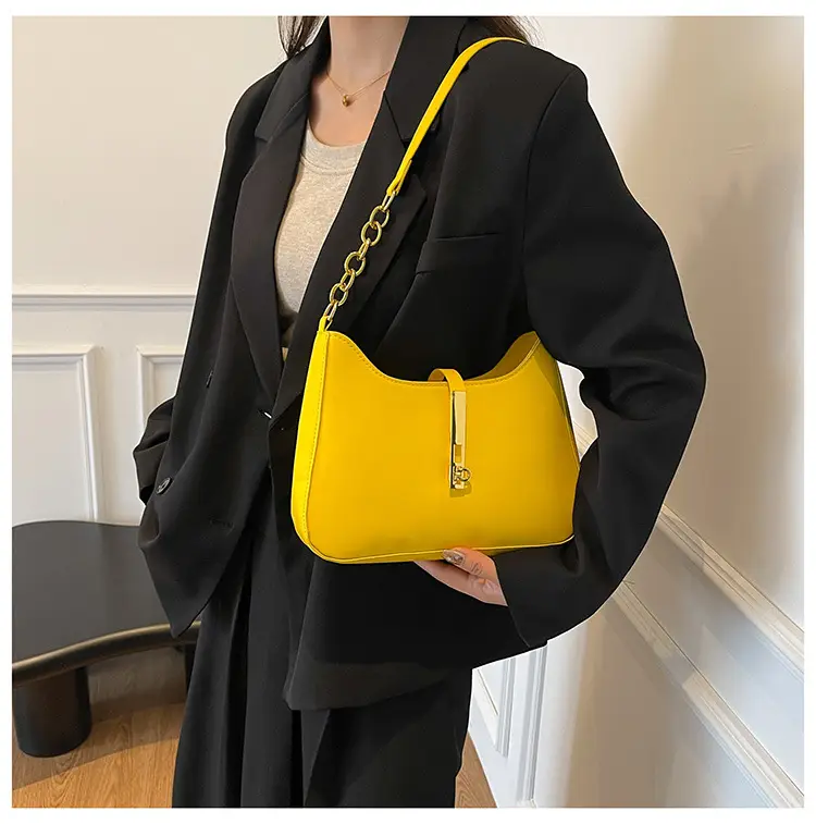 Black Korean Style Shoulder Bag with Gold Chain — feature 24